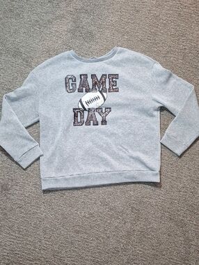 SHEIN Light Gray Crewneck Sweatshirt with Black Tag
